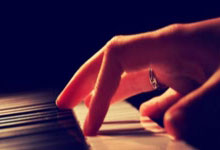 九游:图片报:格雷茨卡预计将首发出战意大利,斯蒂勒与他搭档中场.